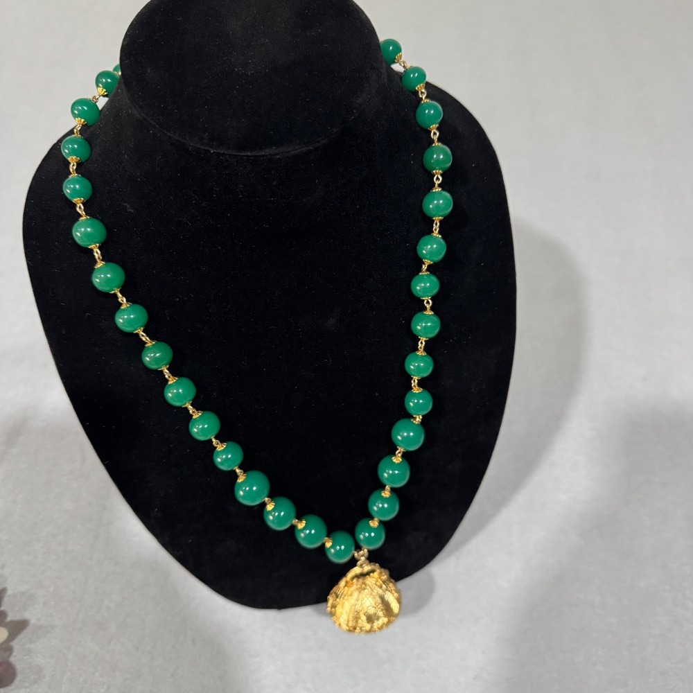Unbranded Necklace Women Green Vintage Faux Jade Carved Pendant Gold Tone 29in